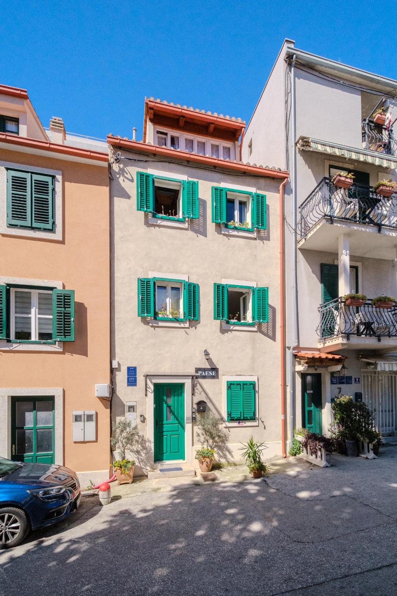 Central Split Rooms And Apartments Paese Exterior photo